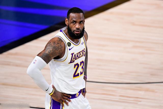 库里31分汤普森失绝平三分 勇士不敌森林狼